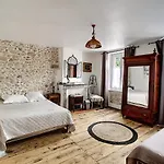Maison De Au Pied De La Montagne Noire Bed & Breakfast 4*