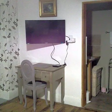 Maison De Au Pied De La Montagne Noire B&B 4*