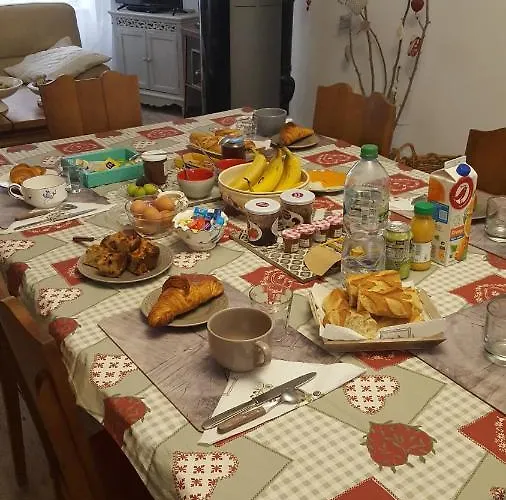 Maison De Au Pied De La Montagne Noire Frühstückspension