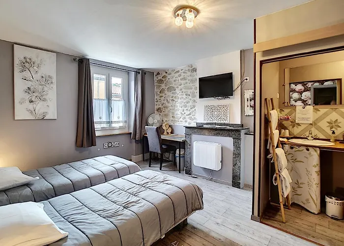 Frühstückspension Maison De Au Pied De La Montagne Noire 3*