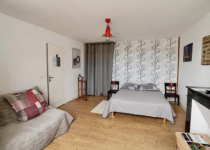 Maison De Au Pied De La Montagne Noire Frühstückspension